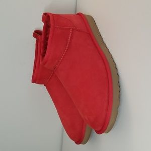 ⬇️🚨 UGG Australia Classic Ultra Mini - Samba Red Boots - Size 10